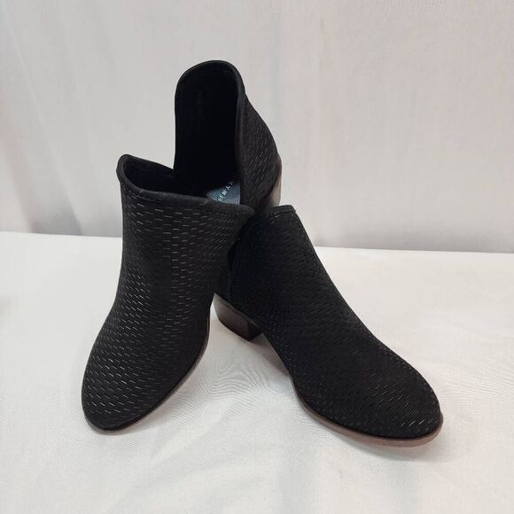 Lucky Brand Size 9 W Baley Perforated Chop Out Booties Wide Black Suede New - Picture 2 of 8